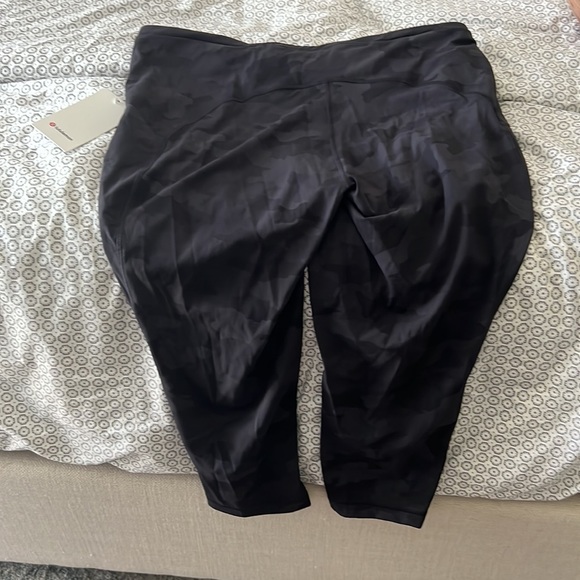 Lulu Lemon align 23 black camouflage leggings with pockets - Picture 5 of 8